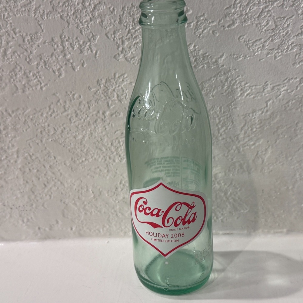 Coca-Cola Holiday 2008 Limited Edition 8.5 FL OZ. Green Glass Collectors' Bottle